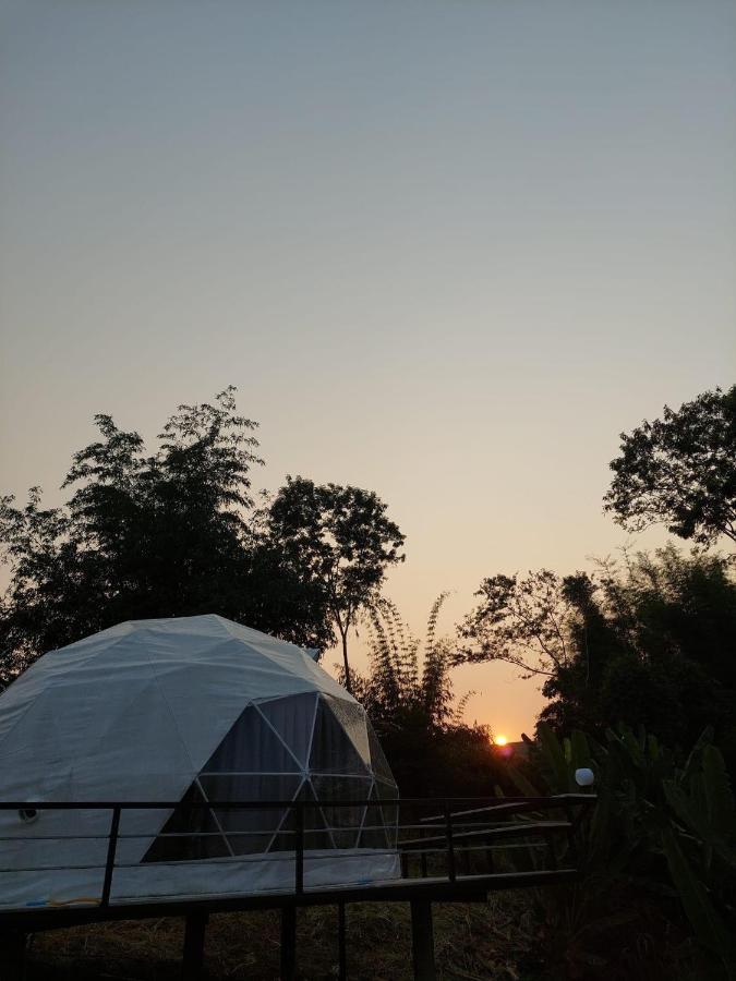 Hotel นรดีฮิวล์ รีสอร์ต เขาแผงม้า วังน้ำเขียว à Ban Sap Bon  Extérieur photo