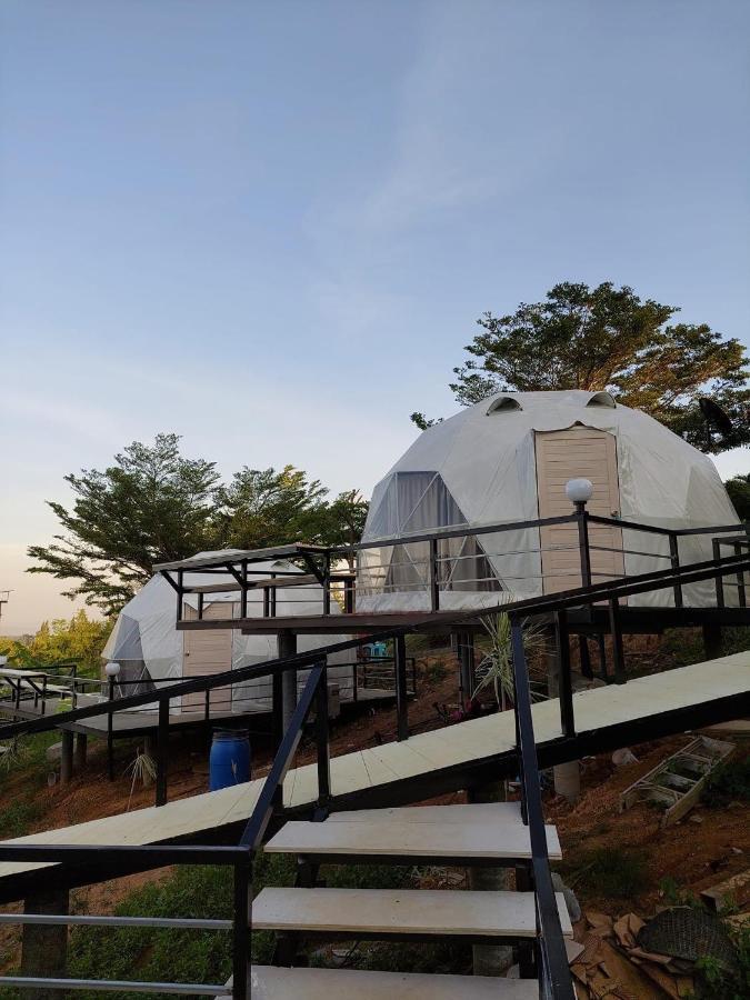 Hotel นรดีฮิวล์ รีสอร์ต เขาแผงม้า วังน้ำเขียว à Ban Sap Bon  Extérieur photo