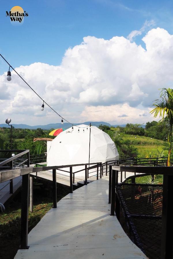 Hotel นรดีฮิวล์ รีสอร์ต เขาแผงม้า วังน้ำเขียว à Ban Sap Bon  Extérieur photo