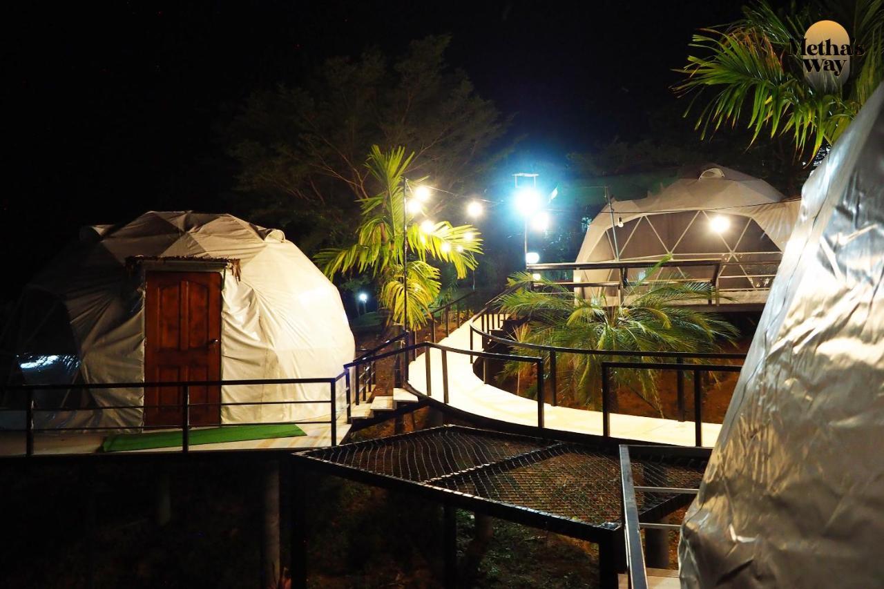 Hotel นรดีฮิวล์ รีสอร์ต เขาแผงม้า วังน้ำเขียว à Ban Sap Bon  Extérieur photo