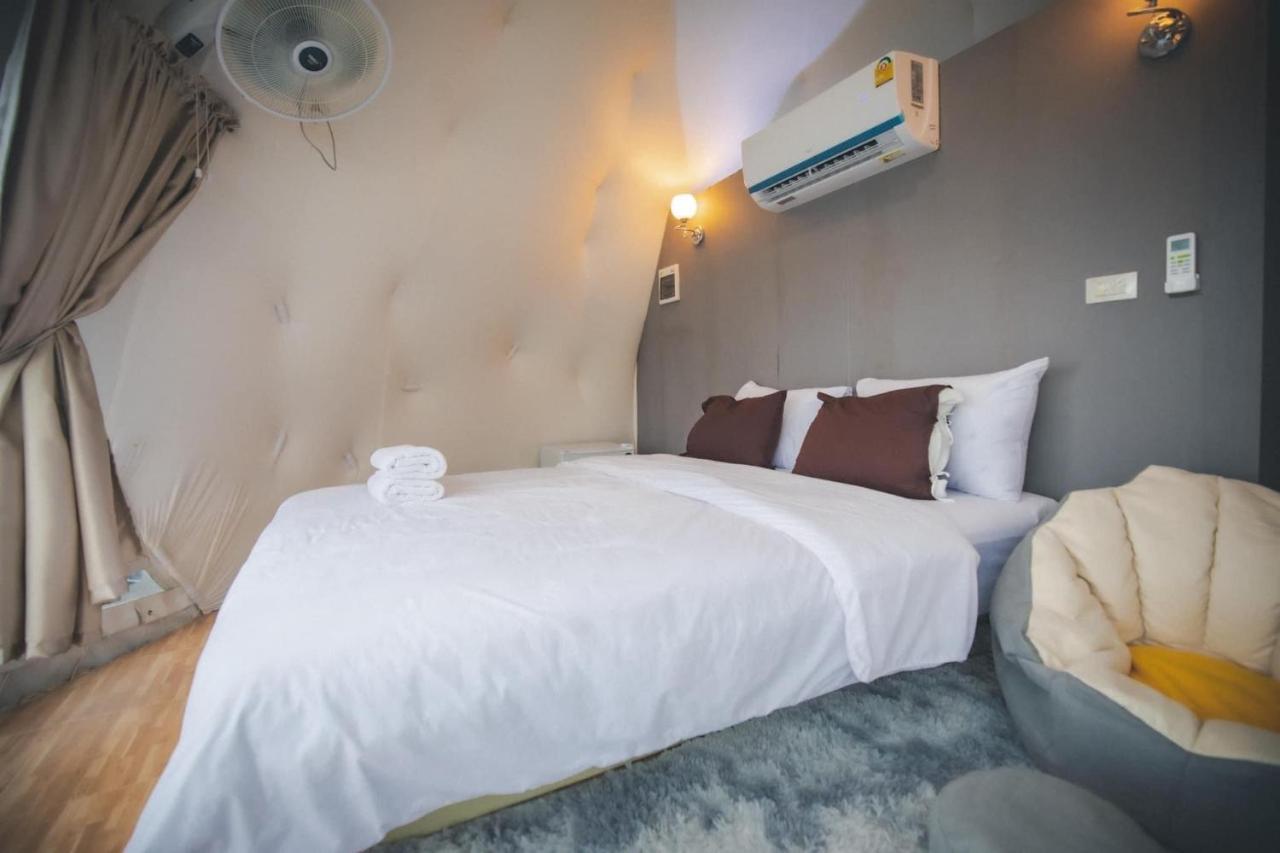 Hotel นรดีฮิวล์ รีสอร์ต เขาแผงม้า วังน้ำเขียว à Ban Sap Bon  Extérieur photo