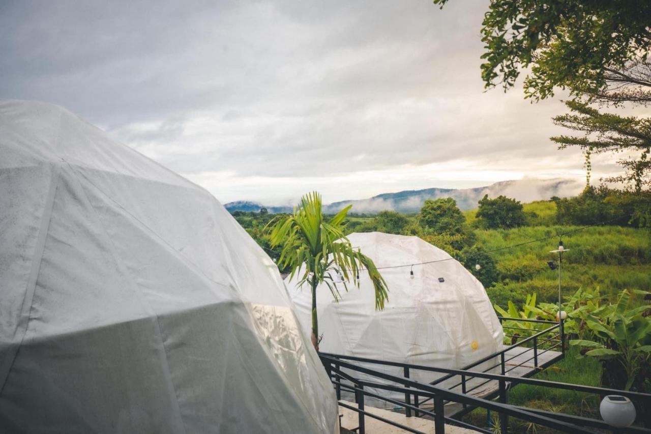Hotel นรดีฮิวล์ รีสอร์ต เขาแผงม้า วังน้ำเขียว à Ban Sap Bon  Extérieur photo