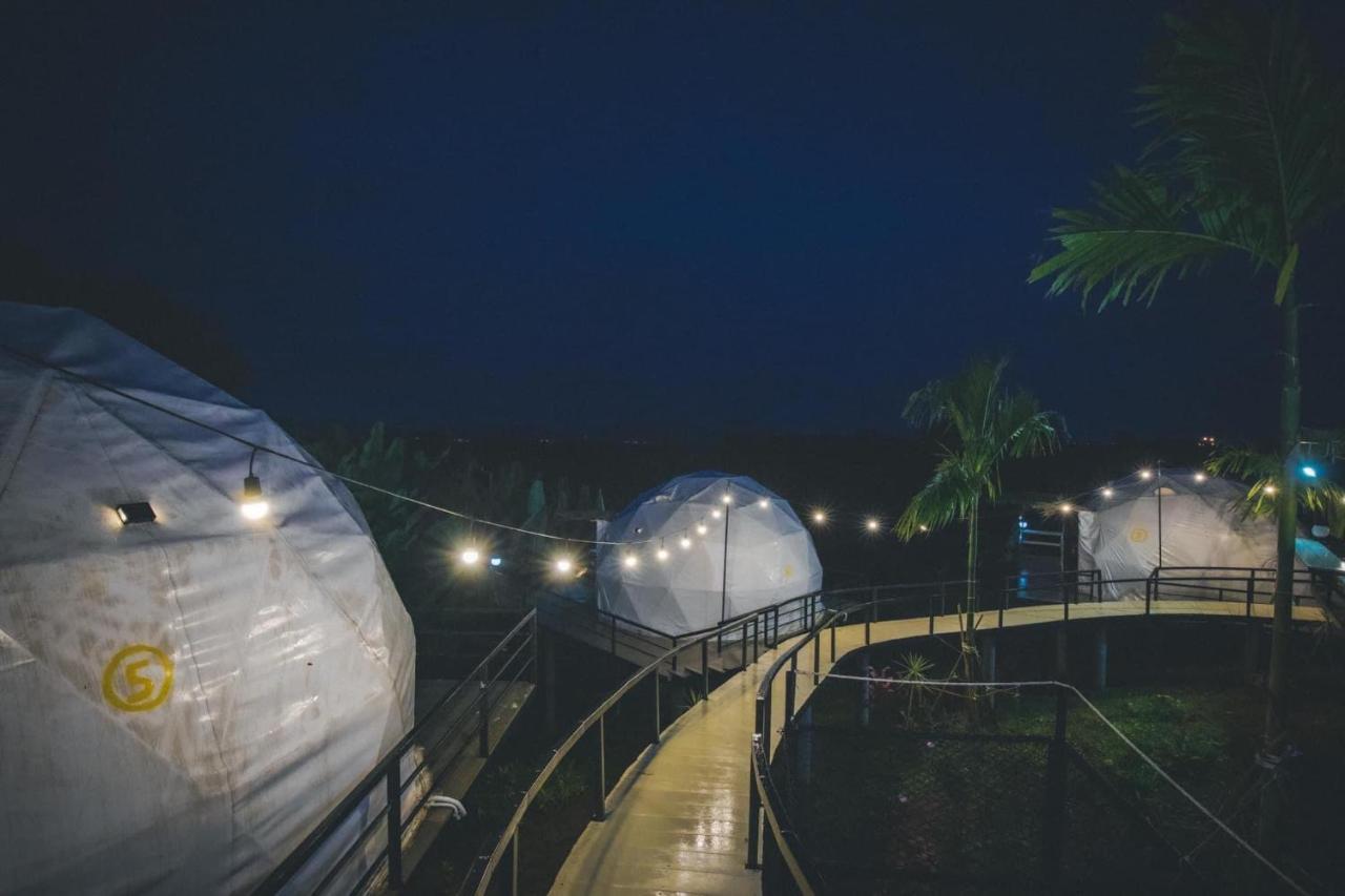 Hotel นรดีฮิวล์ รีสอร์ต เขาแผงม้า วังน้ำเขียว à Ban Sap Bon  Extérieur photo