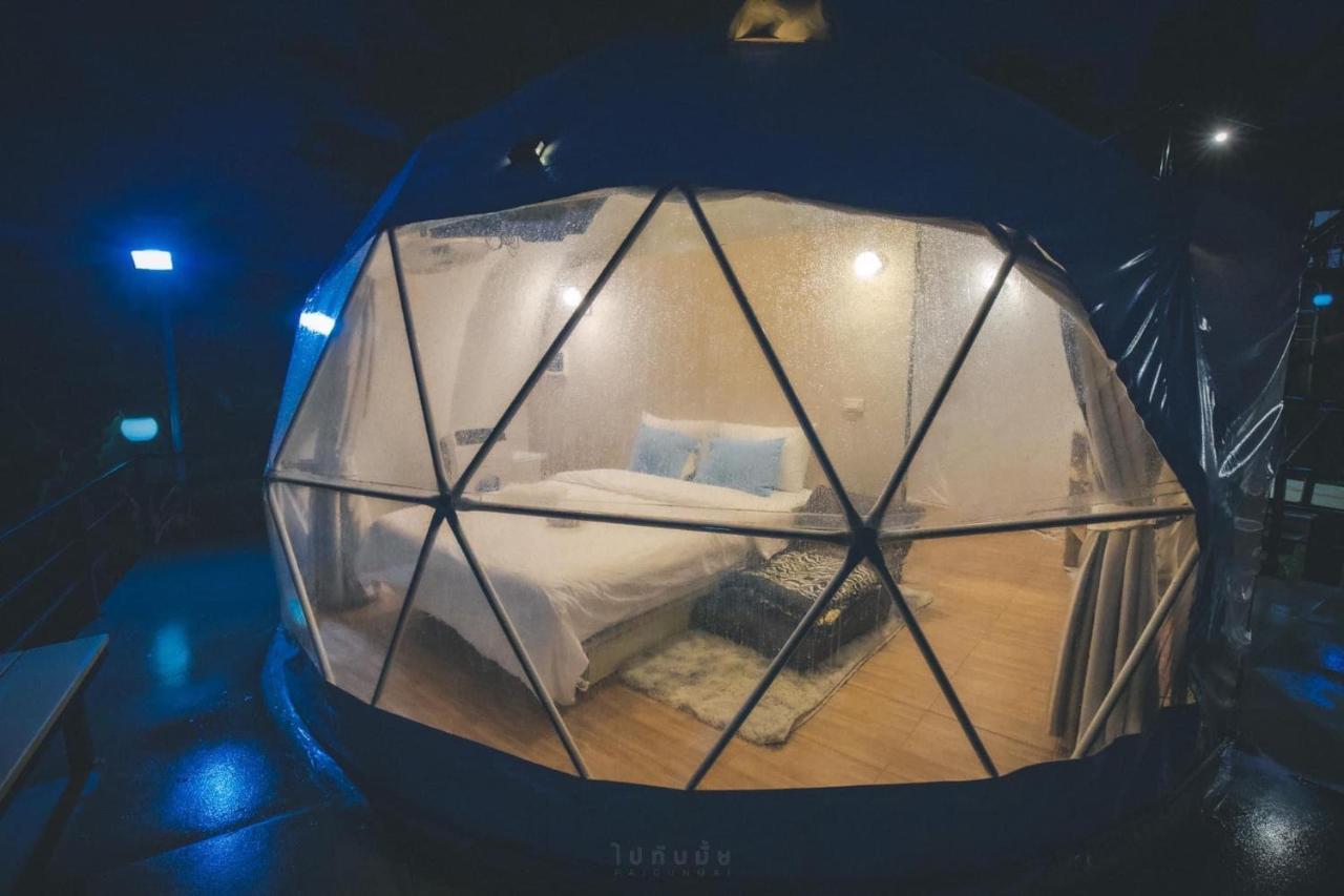 Hotel นรดีฮิวล์ รีสอร์ต เขาแผงม้า วังน้ำเขียว à Ban Sap Bon  Extérieur photo