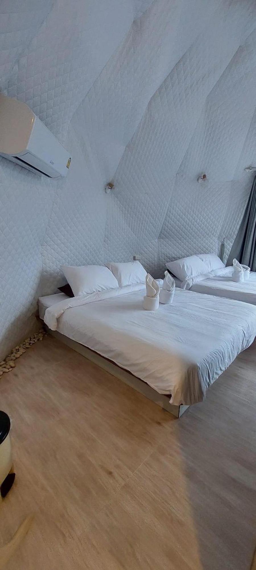 Hotel นรดีฮิวล์ รีสอร์ต เขาแผงม้า วังน้ำเขียว à Ban Sap Bon  Extérieur photo