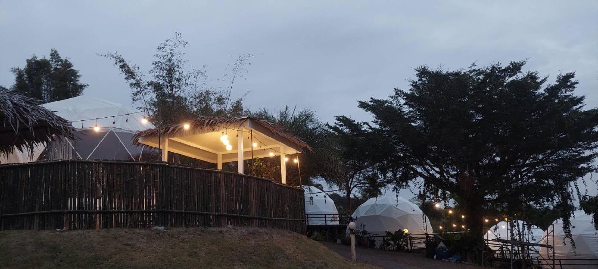 Hotel นรดีฮิวล์ รีสอร์ต เขาแผงม้า วังน้ำเขียว à Ban Sap Bon  Extérieur photo